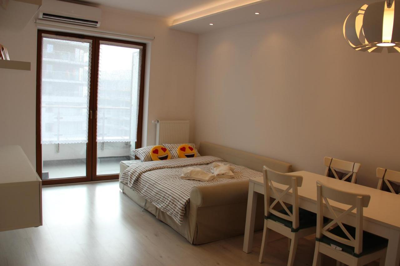 3 Aircon With Free Parking, Balcony Walking Distance Old Town Apartament *