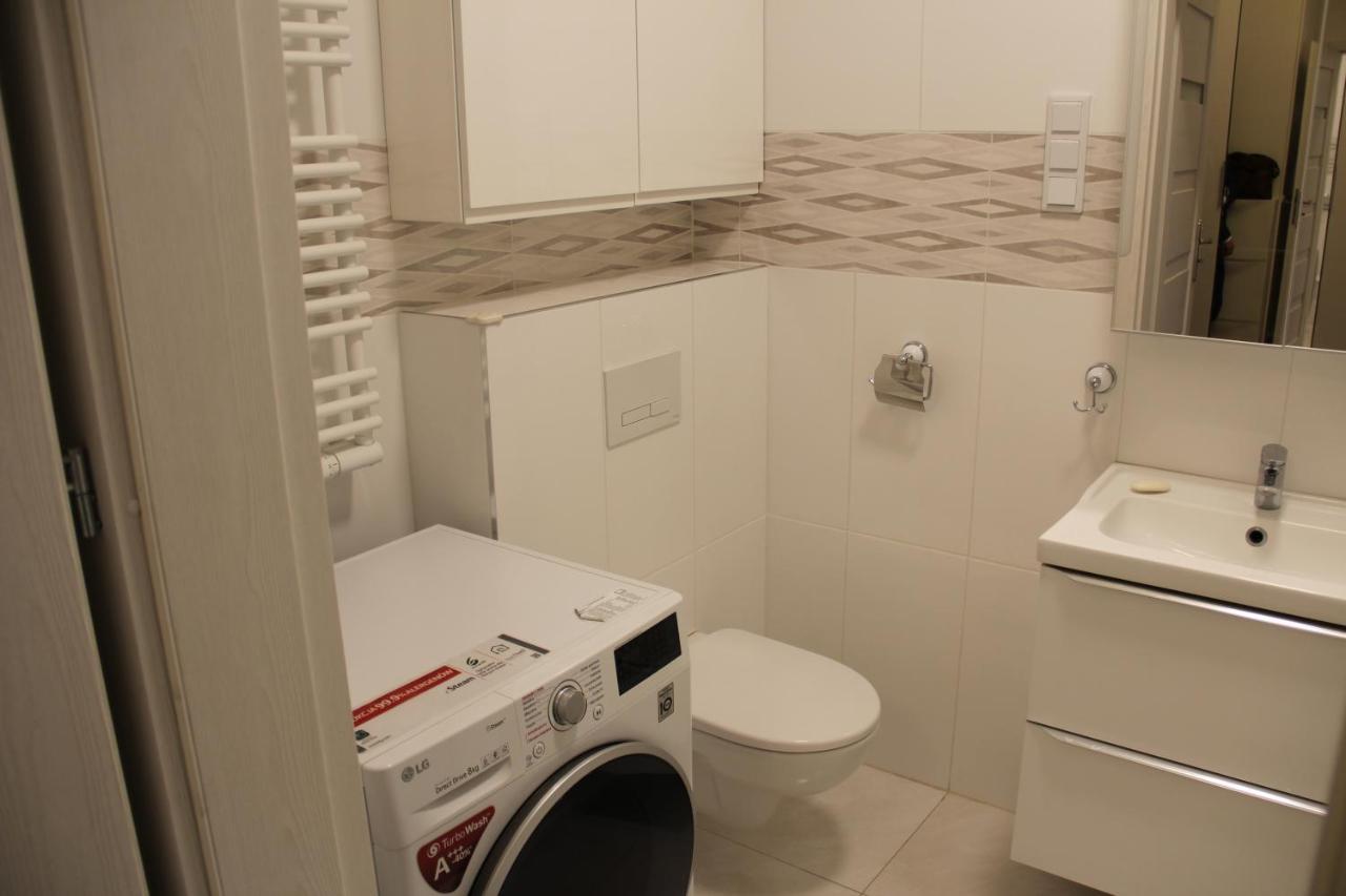 3 Aircon With Free Parking, Balcony Walking Distance Old Town Kraków
