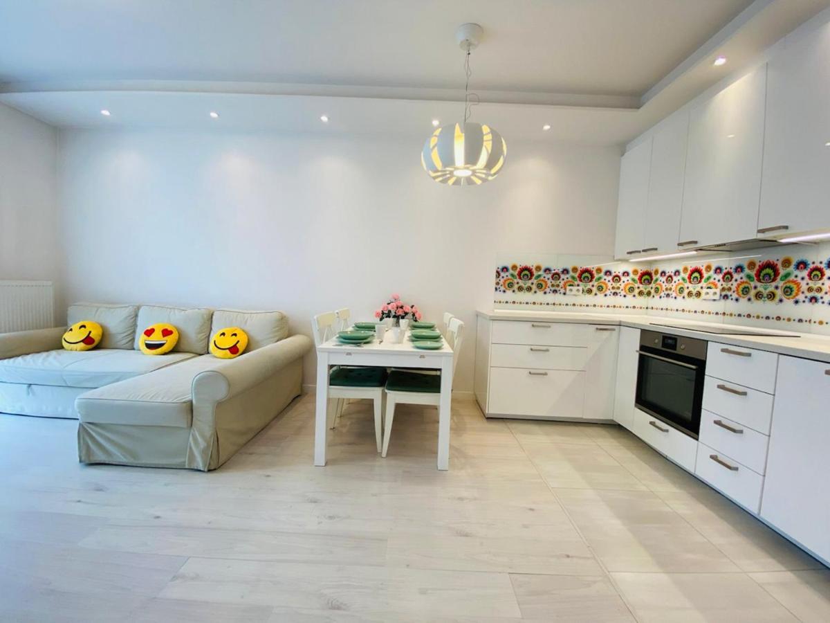 3 Aircon With Free Parking, Balcony Walking Distance Old Town Apartament